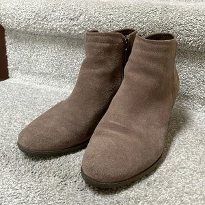Blondo light brown suede ankle boots